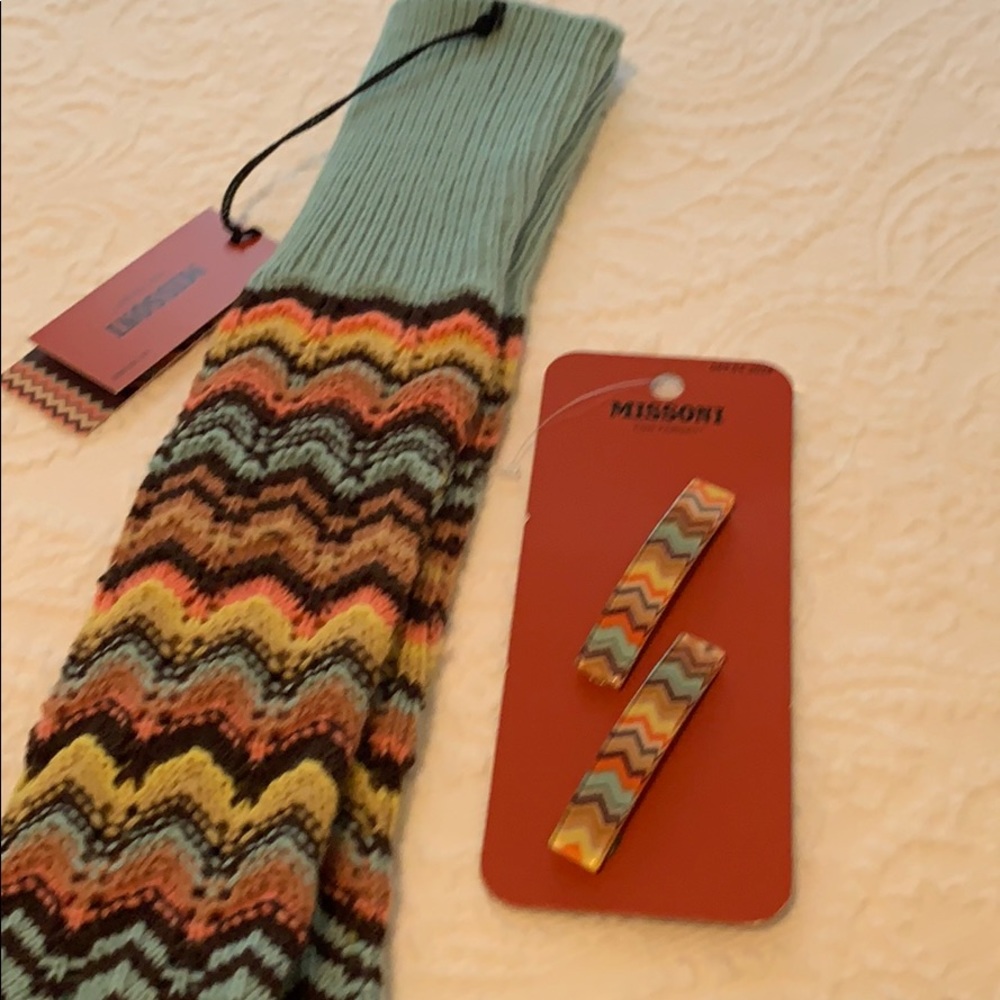 Ladies gloves, hair Barrette